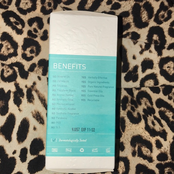 LAVIDO 2-n-1 Purifying Facial Mask and Exfoliator - Picture 3 of 4